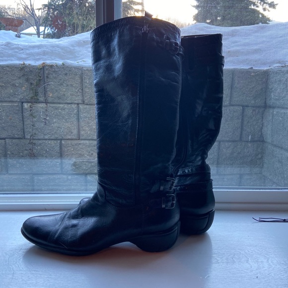 Boots - Picture 2 of 3